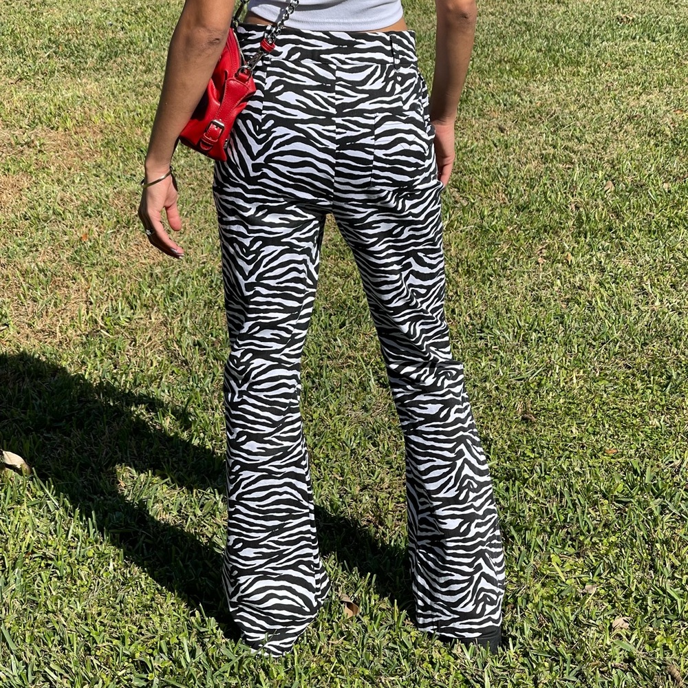 Vintage look High waisted Y2k Zebra print pants 🦓🖤